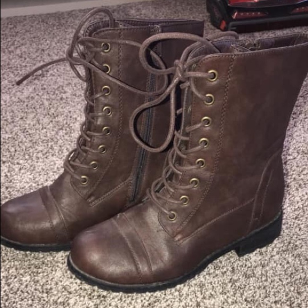 Combat boots